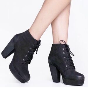 Steve Madden Raspy Platform Bootie